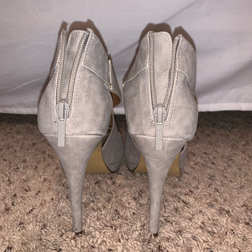 Heels - Picture 4 of 4